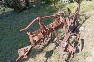 Antico Aratro in Ferro d'Epoca da Giardino