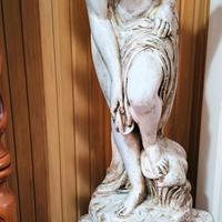 dama con colonna x giardino 