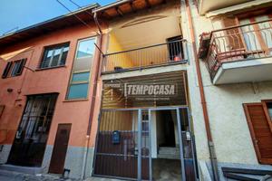 CADORAGO: Porzione di casa con terrazzo