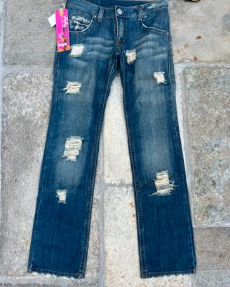 Onyx Jeans "Right Girl" distressed flare. 42