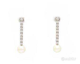 Orecchini in oro bianco con diamanti e perle
