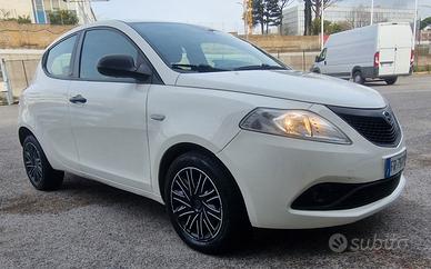 Lancia Ypsilon 1.2 69 CV 5 porte GPL Ecochic Plati