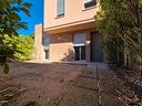recente-appartamento-con-giardino-e-garage