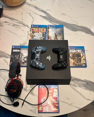 Ps4 pro 1TB nera+ 2 controller + 5 giochi +Cuffie