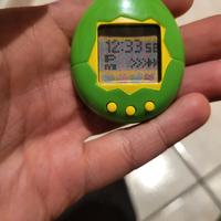 tamagotchi verde e giallo 