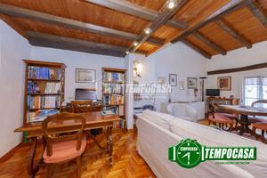 Bilocale ristrutturato con terrazzo in centro a Pi