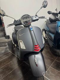 Piaggio Vespa 300 GTS - 2021