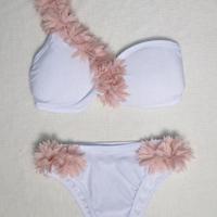 bikini monospalla S-M bianco con petali rosa