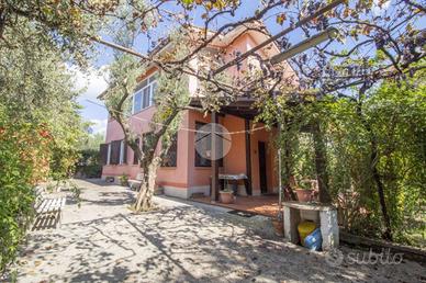 PORZIONE DI BIFAMILIARE A PALOMBARA SABINA