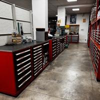 Arredamento completo negozio ferramenta