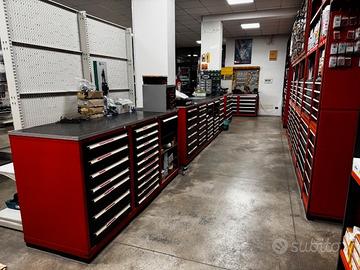 Arredamento completo negozio ferramenta