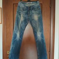 COPPIA DI JEANS CLASSICI SENZA STRAPPI