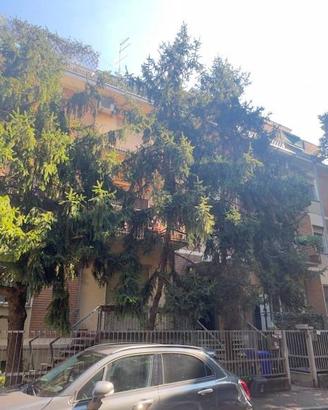 Appartamento di 90 m² con 3 locali e box auto a Pa