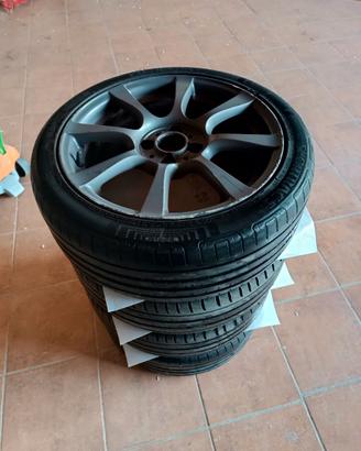 Set Cerchi Abarth con pneumatici e accessori