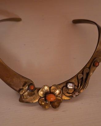 Girocollo rigido vintage in ottone