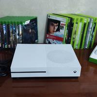 Xbox One S + HD 2T + joypad + 20 giochi