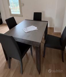 Tavolo con sedie