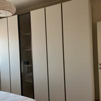 Guardaroba armadio con vetrina