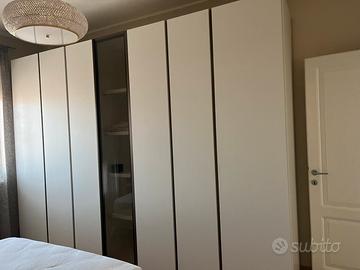 Guardaroba armadio con vetrina