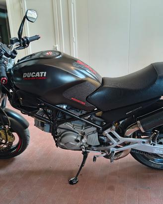 ducati Monster 600 dark 