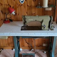 Macchina da cucire Necchi 