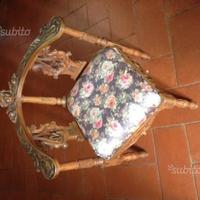 Sedia in legno massello scolpito ad angolo 800