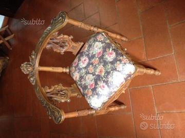 Sedia in legno massello scolpito ad angolo 800