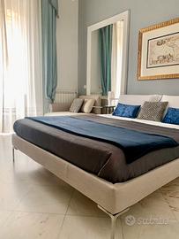 Camere ampie e confortevoli in pieno centro .