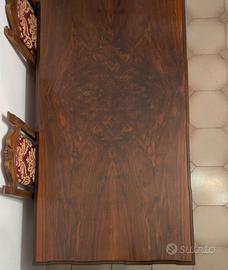 Tavolo da pranzo in legno massiccio di noce