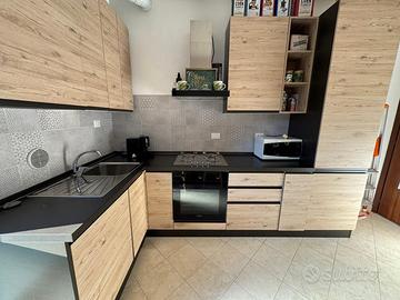Cucina e mobili soggiorno