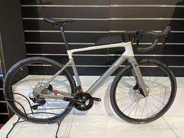 Bici da corsa Focus Paraline 8.7 carbonio