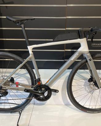 Bici da corsa Focus Paraline 8.7 carbonio