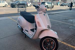VESPA 125 GTS SUPER + PORTAPACCHI CROMATO POST