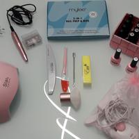 Kit completo per manicure gel semipermanente. 