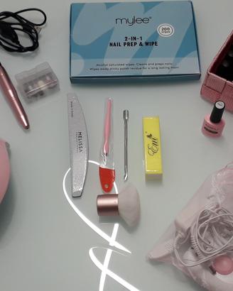 Kit completo per manicure gel semipermanente. 