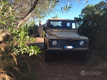 Land Rover Defender 90 TD5 soft top