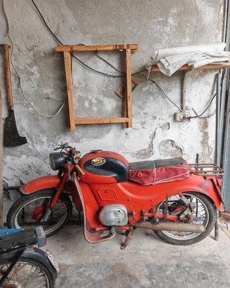 Moto Guzzi Zigolo con targa 
