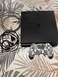 Monitor gaming e PS4 con gioco