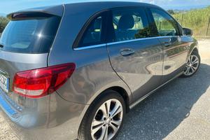 Mercedes -Benz B. 180  D