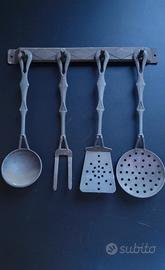 Set di utensili da cucina/camino vintage in ghisa