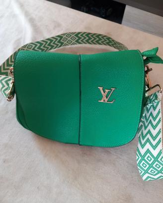 borsa simile a LV