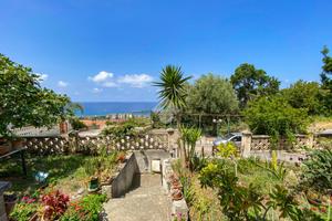 CASA SEMINDIPENDENTE A FALCONARA ALBANESE