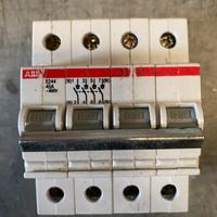Interruttori sezionatori  ABB E244-45A usati