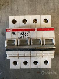 Interruttori sezionatori  ABB E244-45A usati