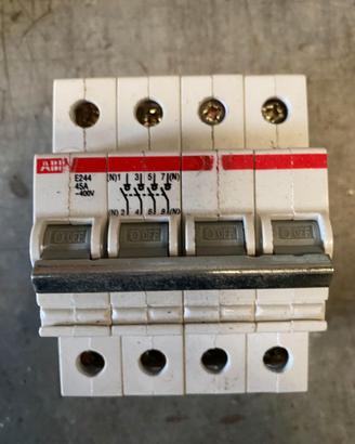 Interruttori sezionatori  ABB E244-45A usati