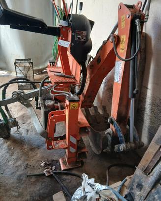 Retroescavatore per trattore