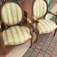 coppia di poltrone in noce