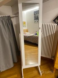 Specchio con contenitore