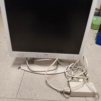 3 monitor con attacco VGA