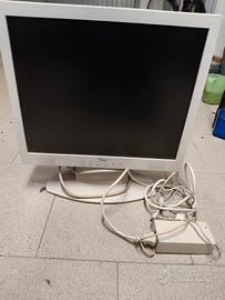 3 monitor con attacco VGA